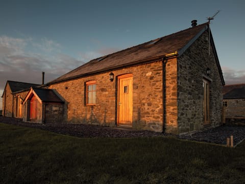 Exquisite holiday home | Curlew Cottage - Cerrig Cottages, Caergeiliog, near Rhosneigr