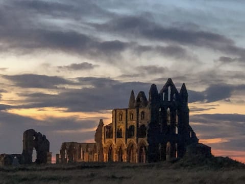 Surrounding area | River Side, Whitby