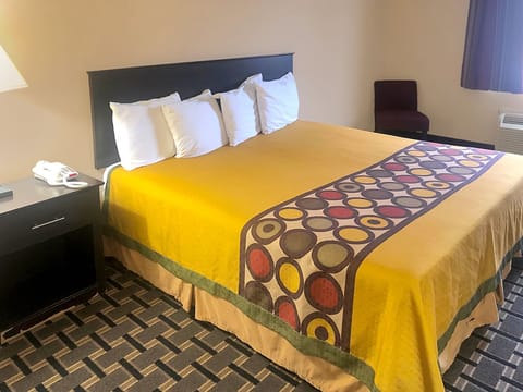 Deluxe Single Room | Soundproofing, iron/ironing board, free WiFi, bed sheets