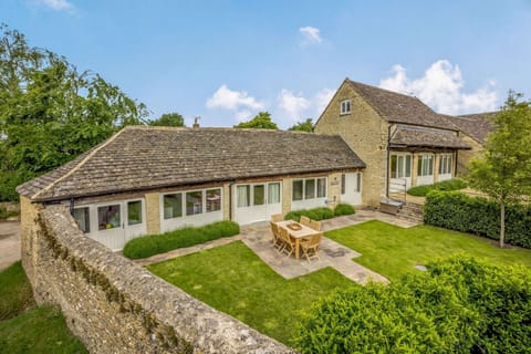 The Byre Garden - StayCotswold