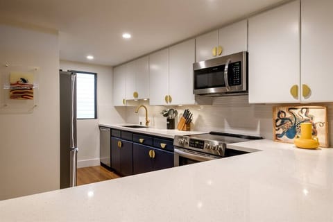 Kick back in this modern kitchen—perfect for morning coffee or sunset snacks. Luxe finishes meet island vibes for your unforgettable getaway.