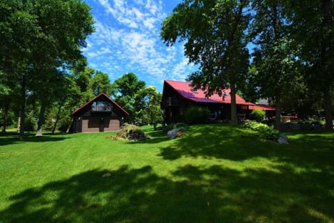 This home features an amazing yard and outdoor dining area!