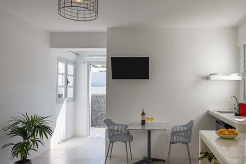 Standard Double Room | In-room safe, desk, free WiFi, bed sheets