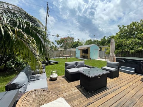 Welcome to Casa Playita! Enjoy the tropical vibes in our backyard throughout your stay.