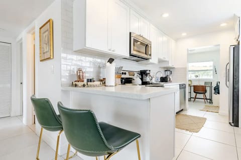 Full kitchen has everything you need for a great meal prep.