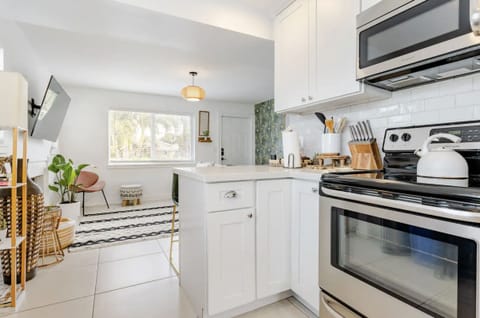 Full kitchen has everything you need for a great meal prep.