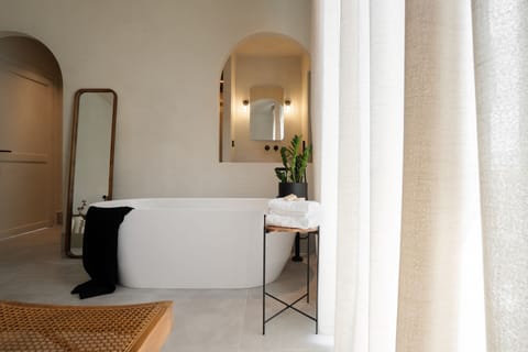 Superior Studio Suite | Free WiFi