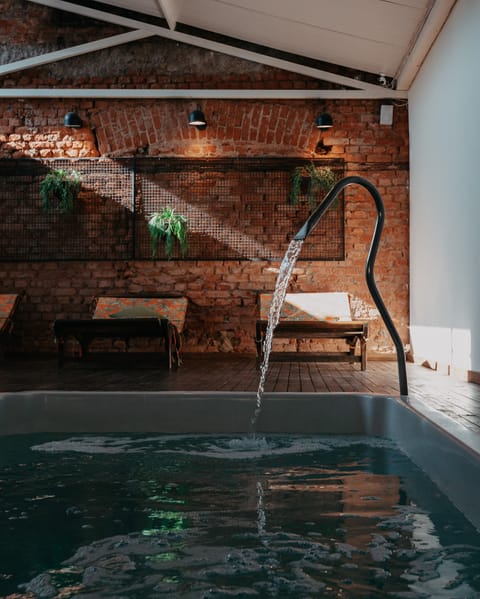Indoor pool, sun loungers