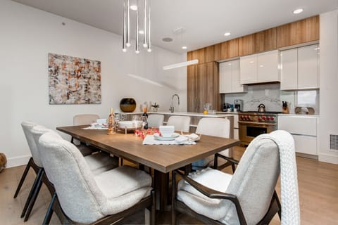 Dining Area with Seating for Eight