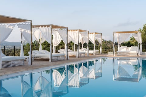 Outdoor pool, pool umbrellas, sun loungers