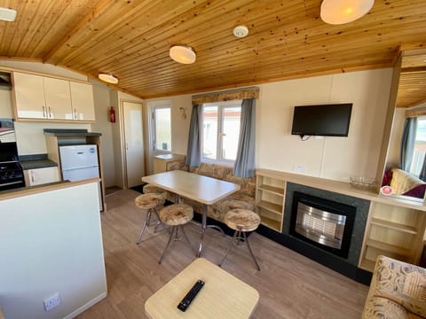 6 Berth Superior Caravan Seaview | Living area