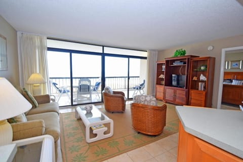 Condo, 2 Bedrooms | Living room