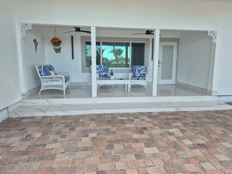 Guest Private Porch 
