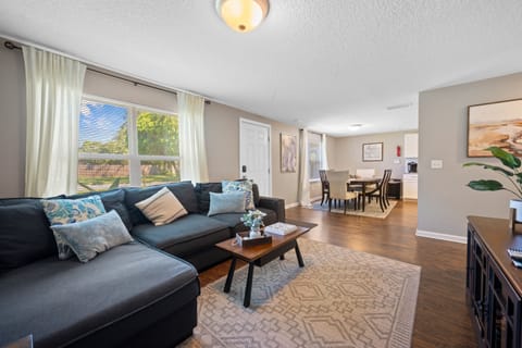 Living Room | Free Wifi | Smart TV