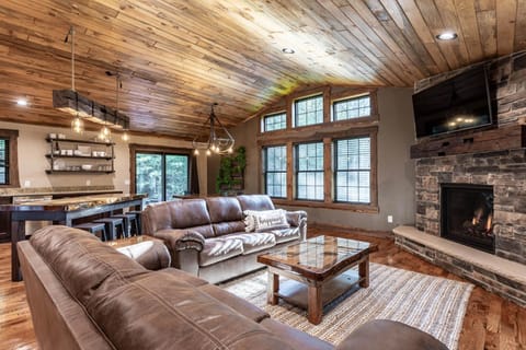 Caribou Crossing 5 bed cabin 10 min from Dells (83)