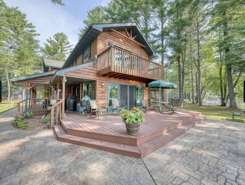 Lakefront 5 Bedroom Cabin on Mead Lake Cabin in Wisconsin