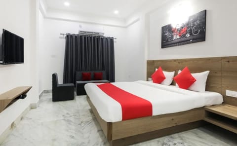 Deluxe Room | Premium bedding, soundproofing, WiFi (free), bed sheets