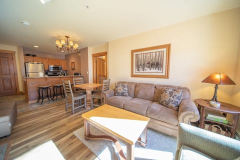 Attractive vacation condo at The Springs!