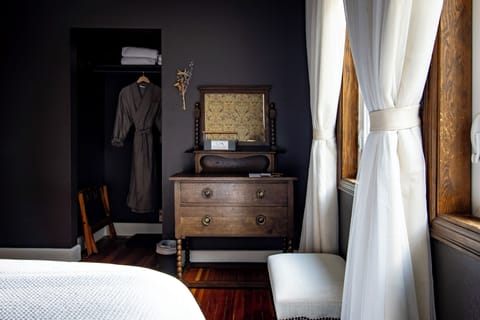 The Shriner Peak Lookout Trail Room (1)