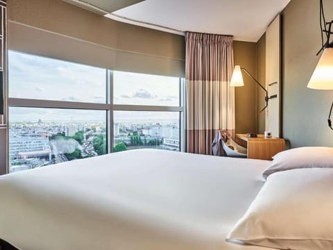 Standard room with 1 double bed (city view) | Desk, soundproofing, iron/ironing board, free cribs/infant beds