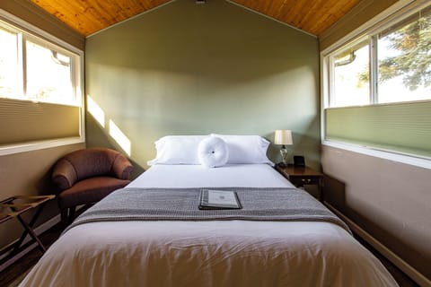 The Sunrise Peak Trail Room (1)