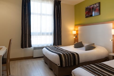 Superior Triple Room | 1 bedroom, desk, soundproofing, iron/ironing board