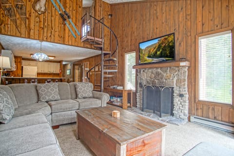 Wood fireplace (wood provided)