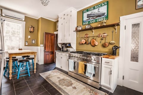 Brand new 8-burner - double oven range