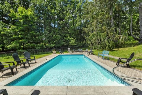 Our beautiful outdoor pool (Open late May to early Oct)