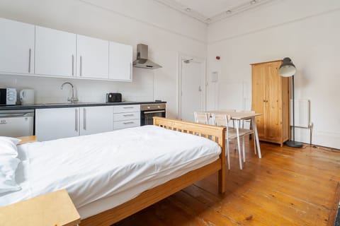 Basic Studio, Shared Bathroom | 1 bedroom