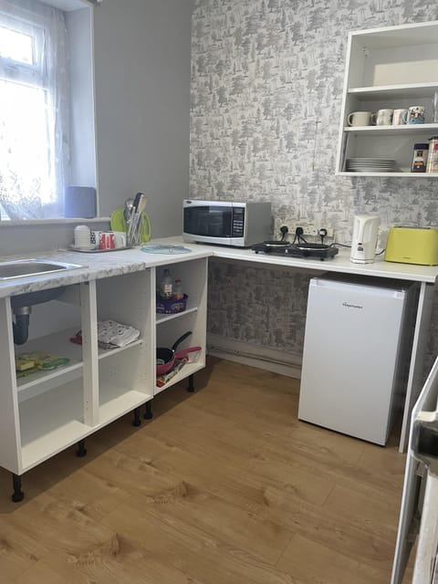 House | Private kitchen | Fridge, microwave, oven, stovetop