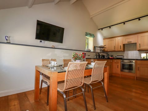 Cottage | Private kitchen | Fridge, dishwasher, electric kettle, toaster
