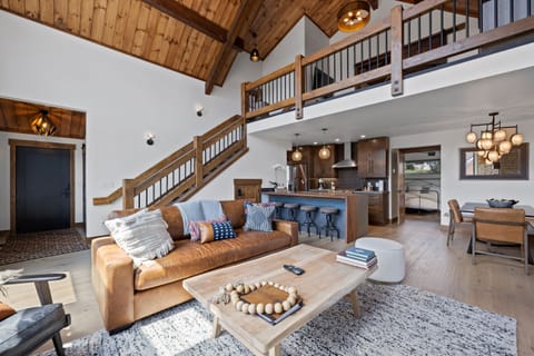 Versatile main floor provides many seating and gathering areas in the Family Room, dining area and kitchen peninsula