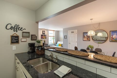 Chicago Suite kitchen