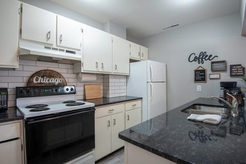 Chicago Suite kitchen