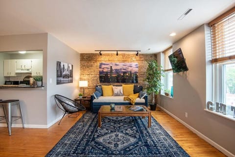 Living room in Chicago with twin daybed with trundle (2 twins)