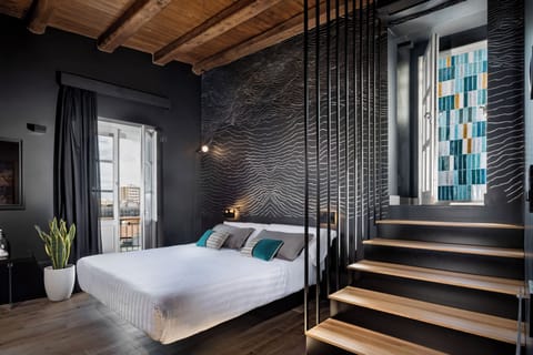 Suite Abissi | Premium bedding, down comforters, memory foam beds, minibar