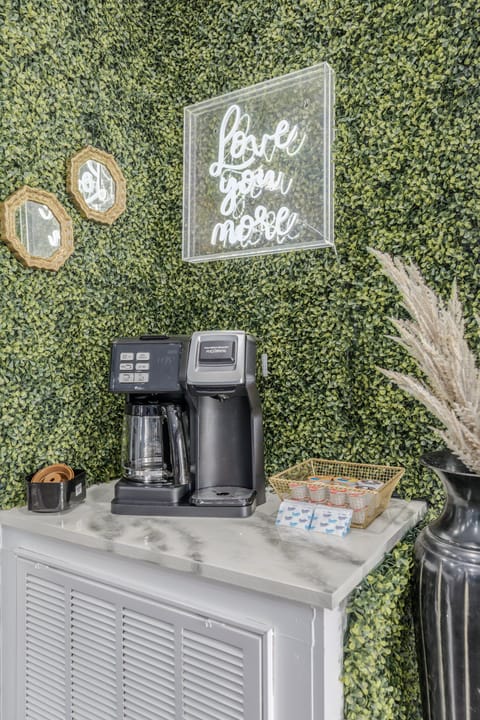 Cozy Downtown Bristol Cottage - 4 min to CASINO House in Bristol