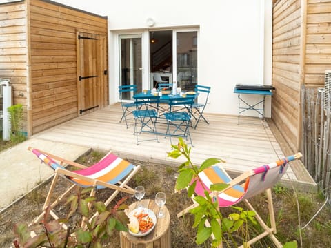 Table, Furniture, Property, Chair, Building, Outdoor Furniture, Outdoor Table, Interior Design, Orange, Wood