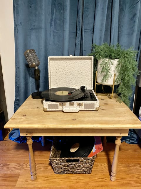 Record player with Dolly, Elvis and Cash records underneath. 