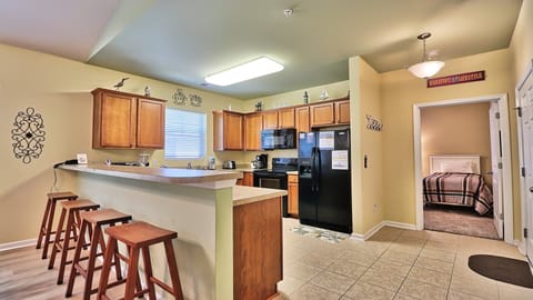Kitchen/Breakfast Bar