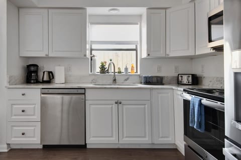 Fully equipped kitchen
Property located in Largo, Florida - 7mn to the beach