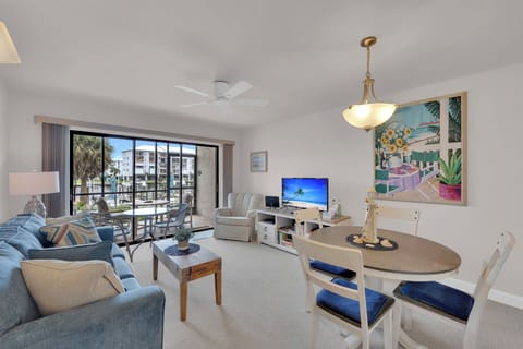 Welcome to Estero Yacht and Racquet 218