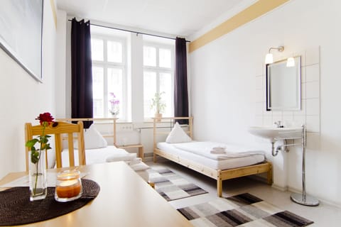 Basic Twin Room | Free WiFi