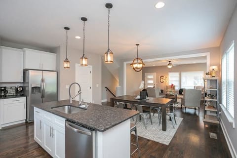 The perfect home to host families and friends!