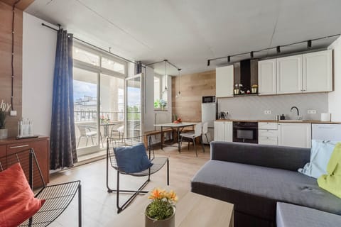 Comfort Apartment | 3 bedrooms, premium bedding, laptop workspace, blackout drapes