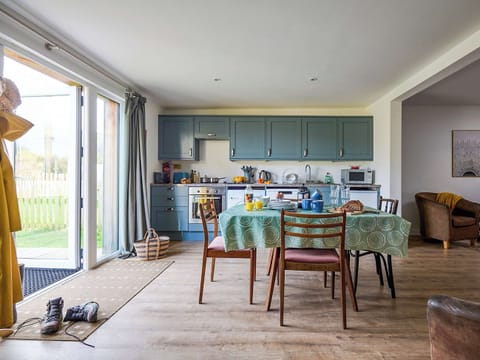 Kitchen | Beuno - Bach Wen Cottages, Clynnog Fawr