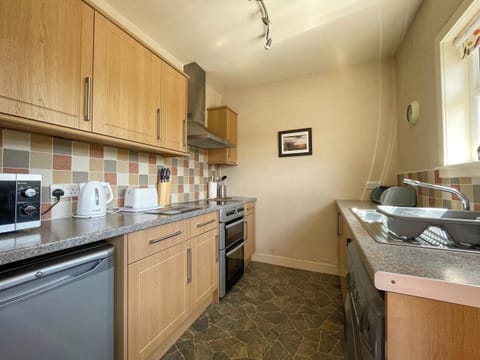 Kitchen | Pine Cottage - Easter Dalziel Farm Cottages, Dalcross