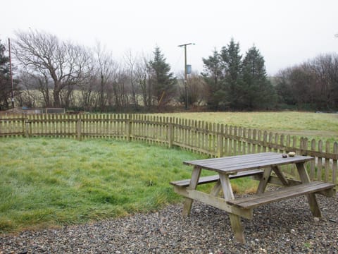 Sitting-out-area | Granary - Bach Wen Cottages, Clynnog Fawr
