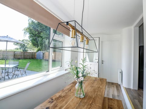 Cottage | 2 bedrooms, individually decorated, individually furnished, free WiFi